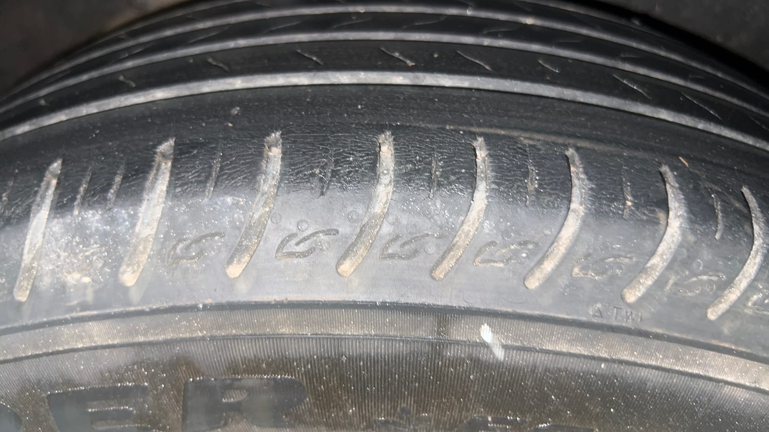 Used 2022 Kia Carens Prestige Plus 1.4 Petrol MT 7 STR Petrol Manual tyres RIGHT REAR TYRE TREAD VIEW