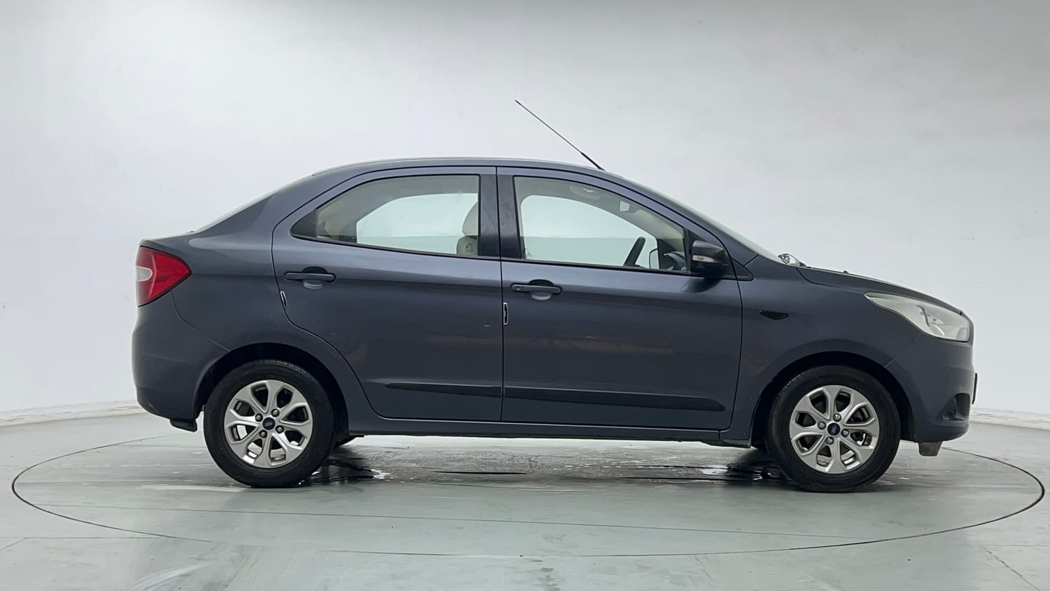 Used 2018 Ford Figo Aspire Titanium 1.2 Ti-VCT Petrol Manual exterior RIGHT SIDE VIEW