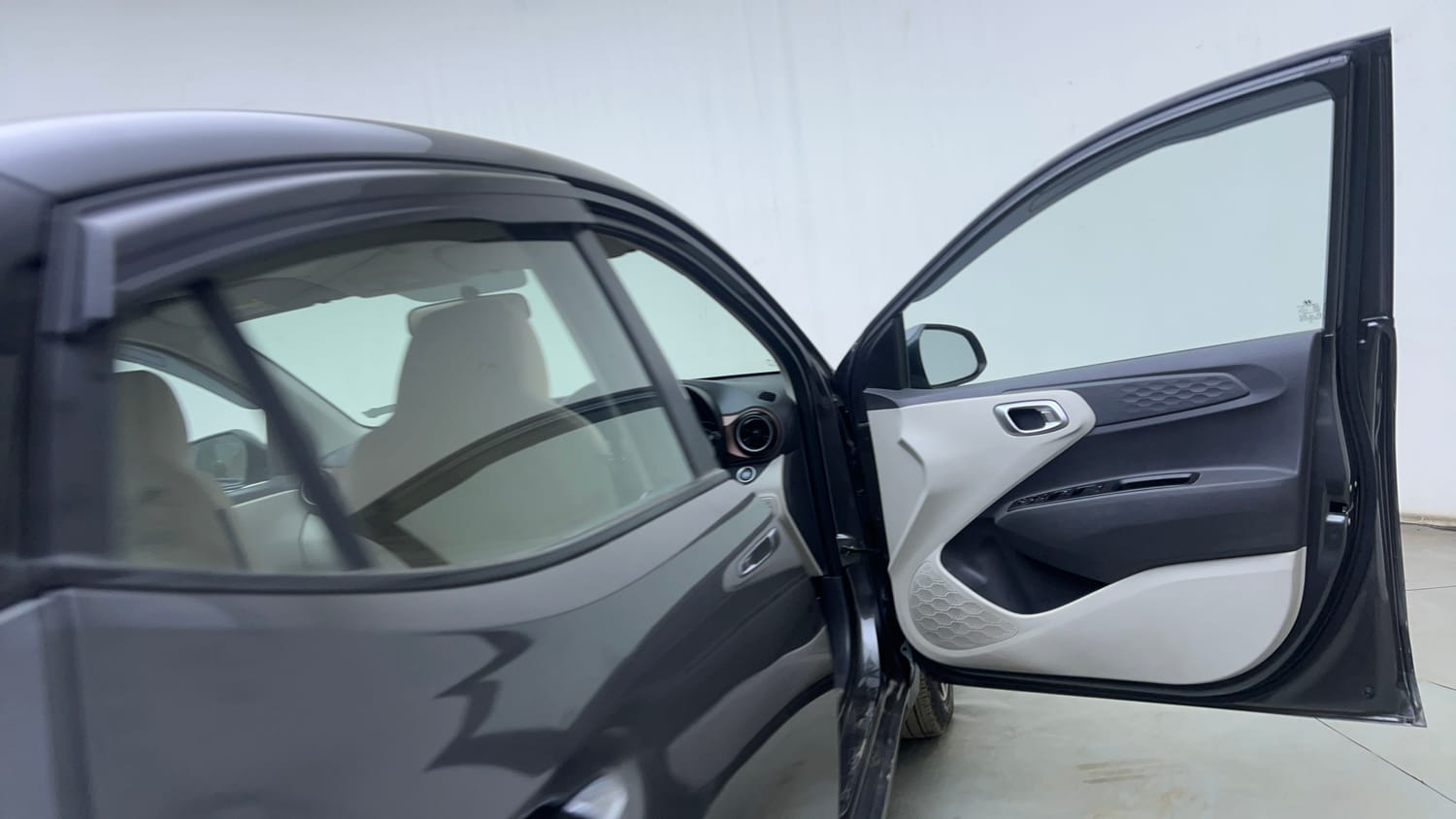 Used 2020 Hyundai Aura SX 1.2 (O) Petrol Petrol Manual interior RIGHT FRONT DOOR OPEN VIEW