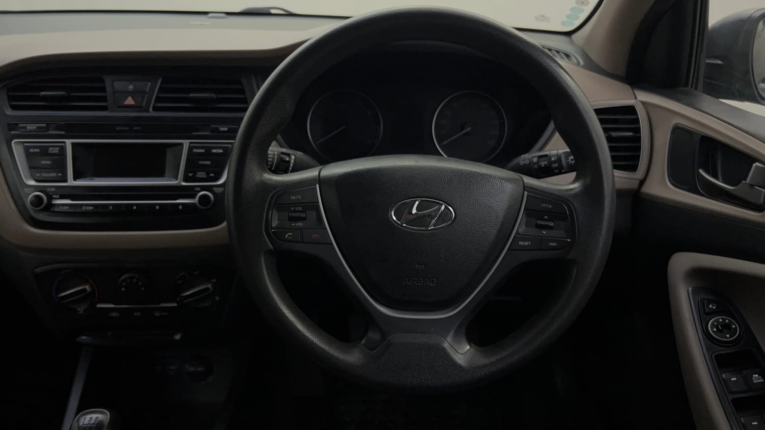 Used 2018 Hyundai Elite i20 Sportz 1.2 Petrol Manual top_features Steering mounted controls
