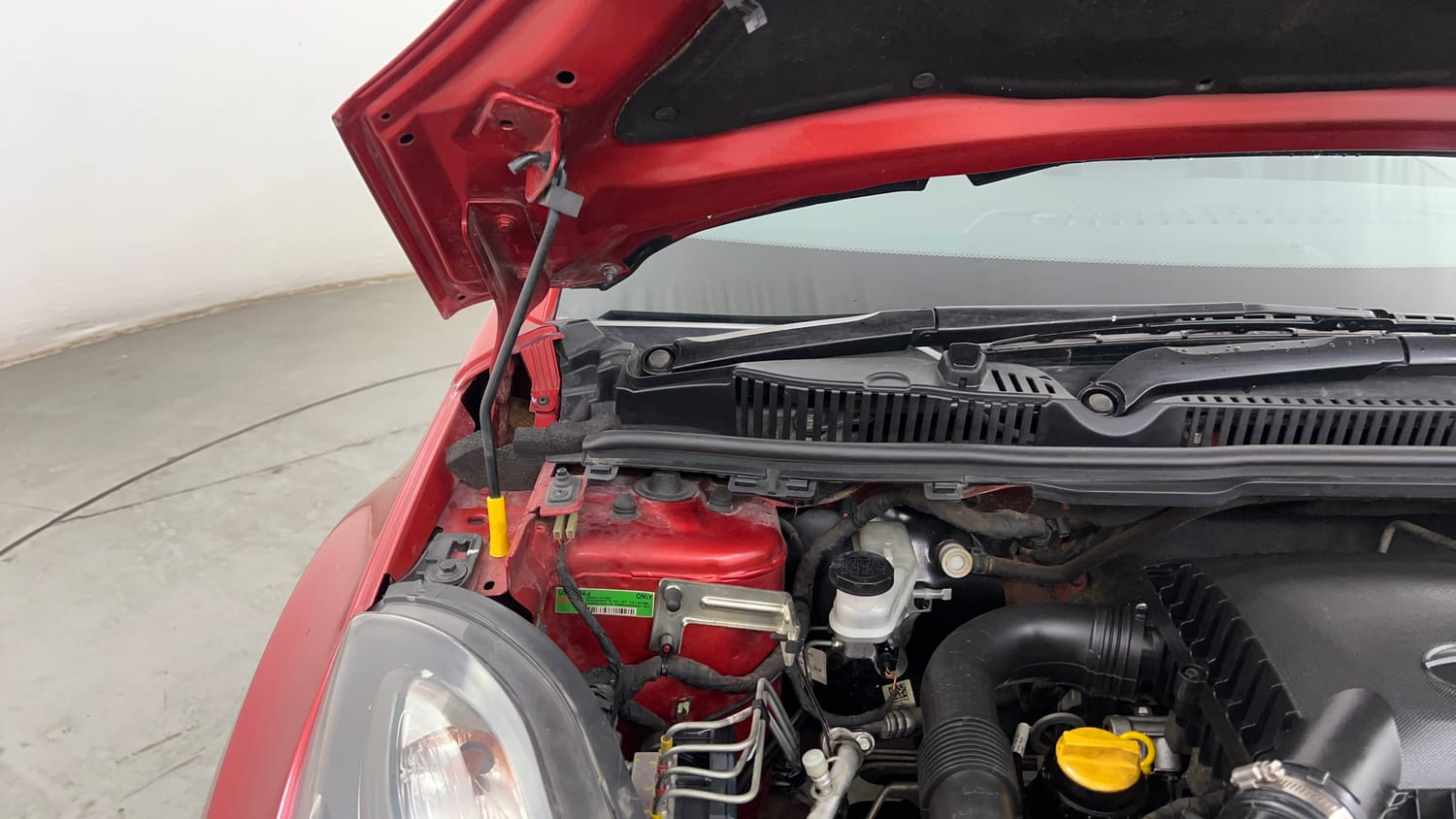 Used 2018 Tata Nexon XZA Plus Petrol Petrol Automatic engine ENGINE RIGHT SIDE HINGE & APRON VIEW