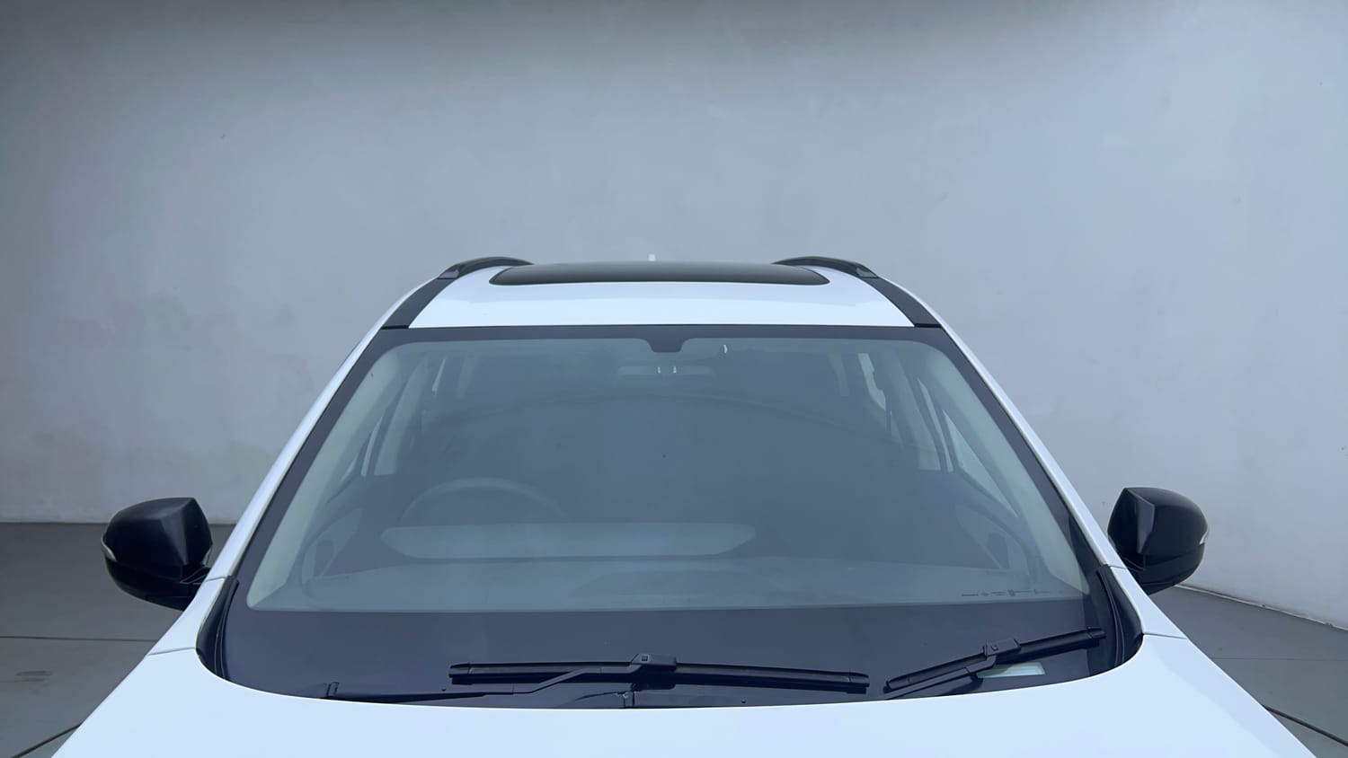 Used 2022 Mahindra XUV700 AX 5 Petrol MT 7 STR Petrol Manual exterior FRONT WINDSHIELD VIEW
