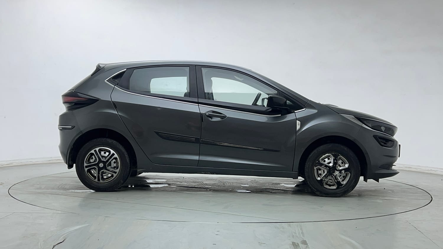 Used 2022 Tata Altroz XE Petrol Petrol Manual exterior RIGHT SIDE VIEW