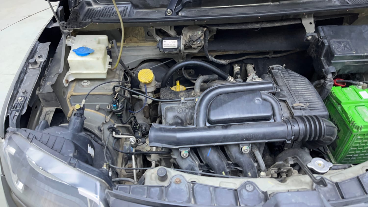 Used 2015 Renault Kwid RXT Petrol Manual engine ENGINE RIGHT SIDE VIEW