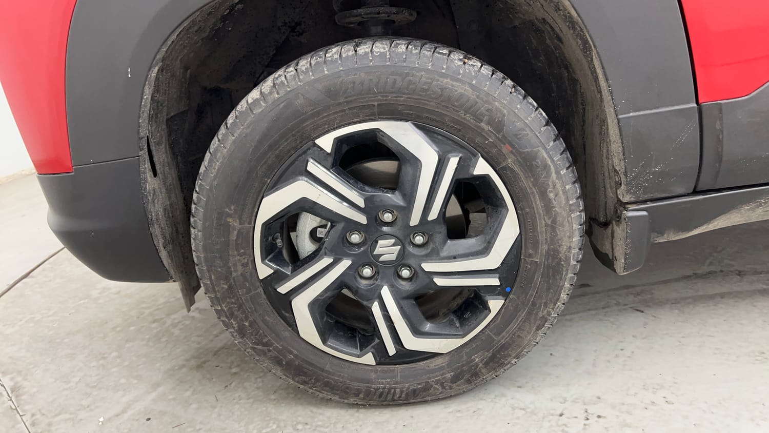 Used 2025 Maruti Suzuki Brezza ZXi Plus AT Petrol Automatic tyres LEFT FRONT TYRE RIM VIEW