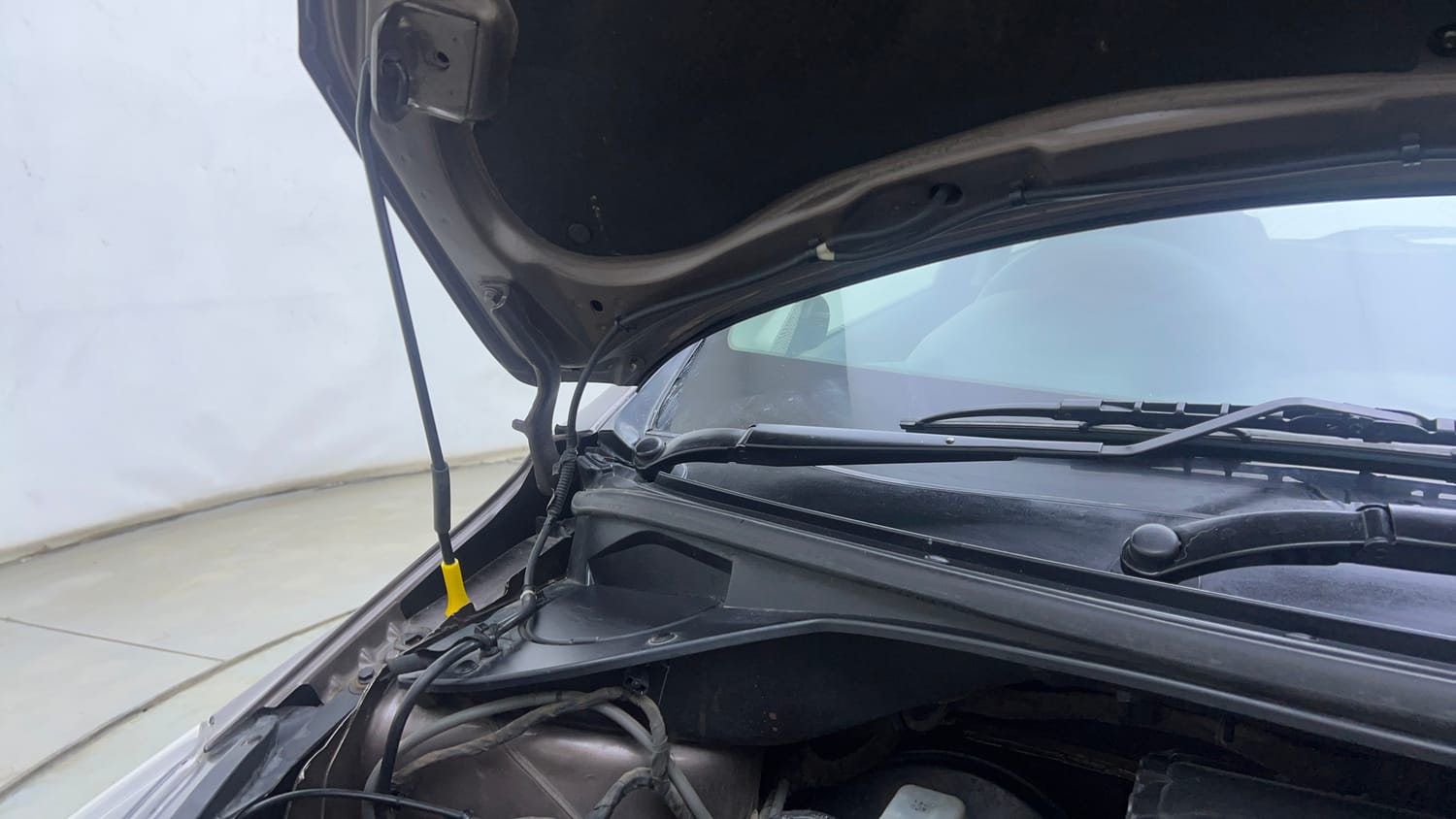 Used 2018 Tata Tiago Revotron XZA Petrol Automatic engine ENGINE RIGHT SIDE HINGE & APRON VIEW