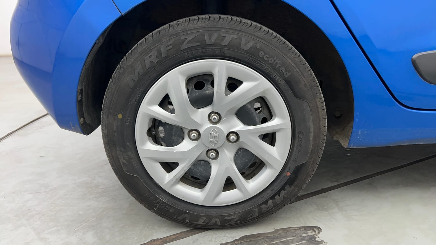 Used 2019 Hyundai Grand i10 Magna 1.2 Kappa VTVT Petrol Manual tyres RIGHT REAR TYRE RIM VIEW