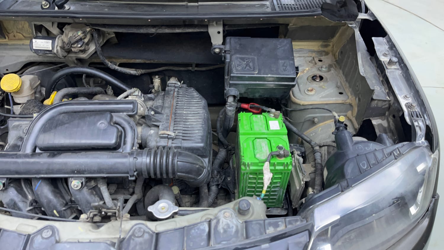 Used 2015 Renault Kwid RXT Petrol Manual engine ENGINE LEFT SIDE VIEW
