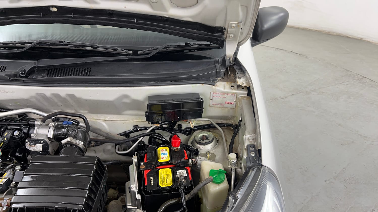 Used 2023 Maruti Suzuki Alto 800 VXi Petrol Manual engine ENGINE LEFT SIDE HINGE & APRON VIEW