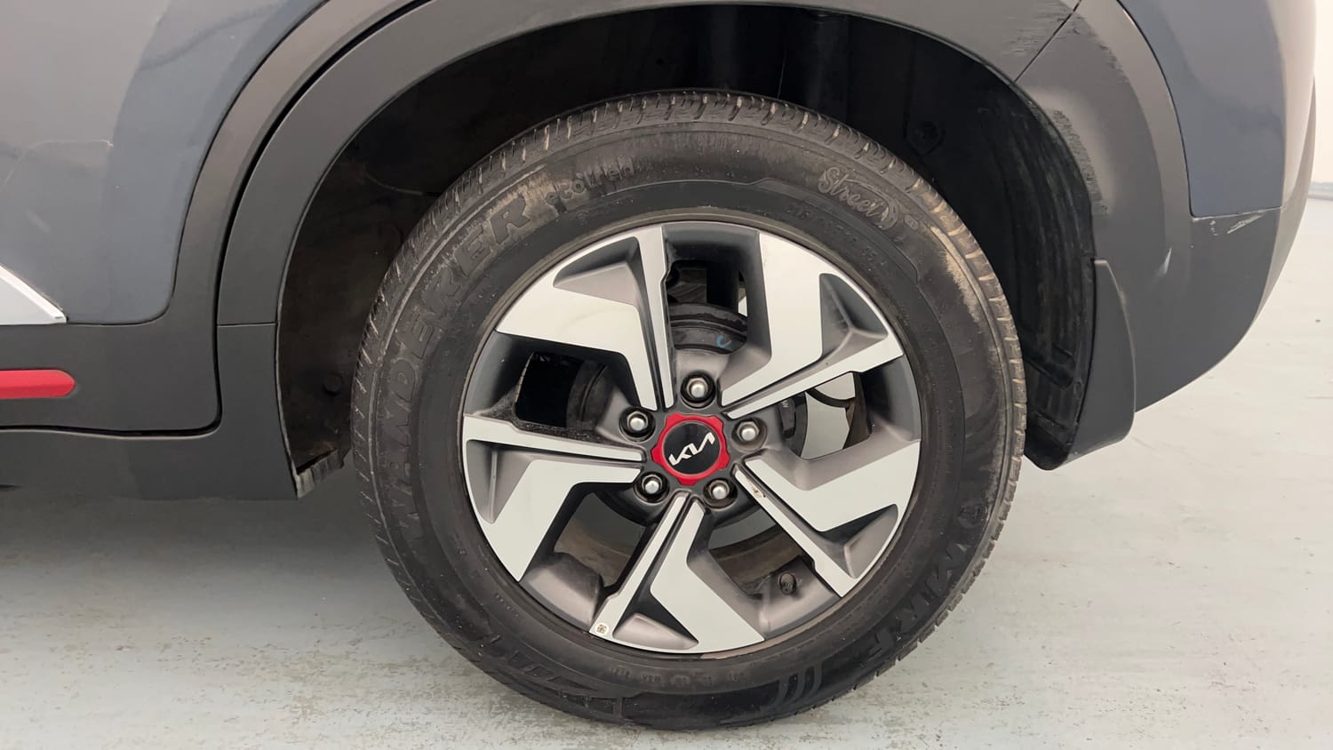 Used 2021 Kia Sonet GTX Plus 1.0 DCT Petrol Automatic tyres LEFT REAR TYRE RIM VIEW