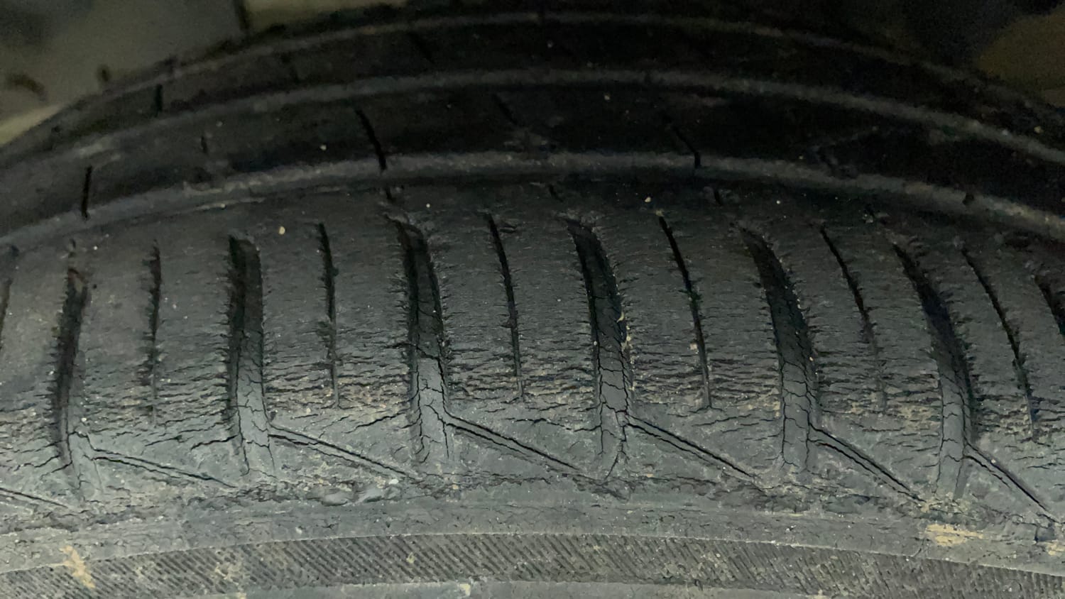 Used 2023 Renault Kwid RXT 1.0 AMT Petrol Automatic tyres LEFT FRONT TYRE TREAD VIEW