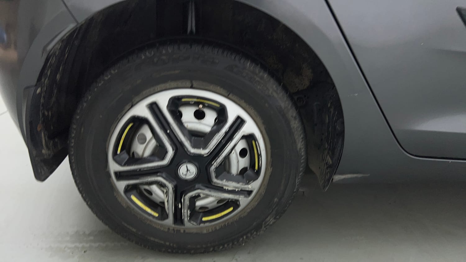 Used 2022 Tata Altroz XE Petrol Petrol Manual tyres RIGHT REAR TYRE RIM VIEW