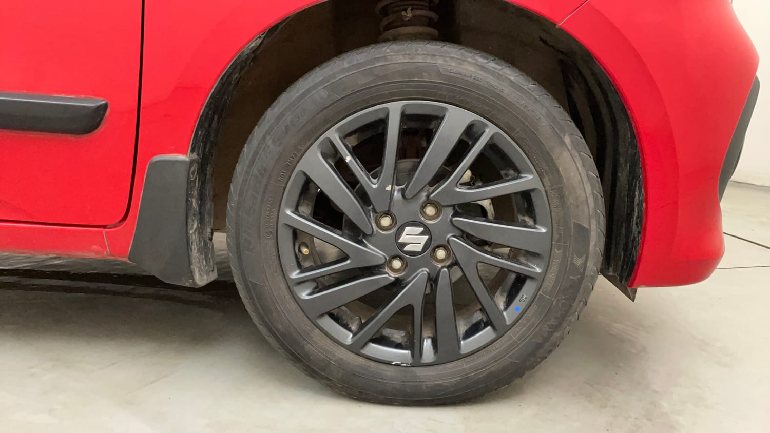 Used 2024 Maruti Suzuki Celerio ZXi Plus Petrol Manual tyres RIGHT FRONT TYRE RIM VIEW