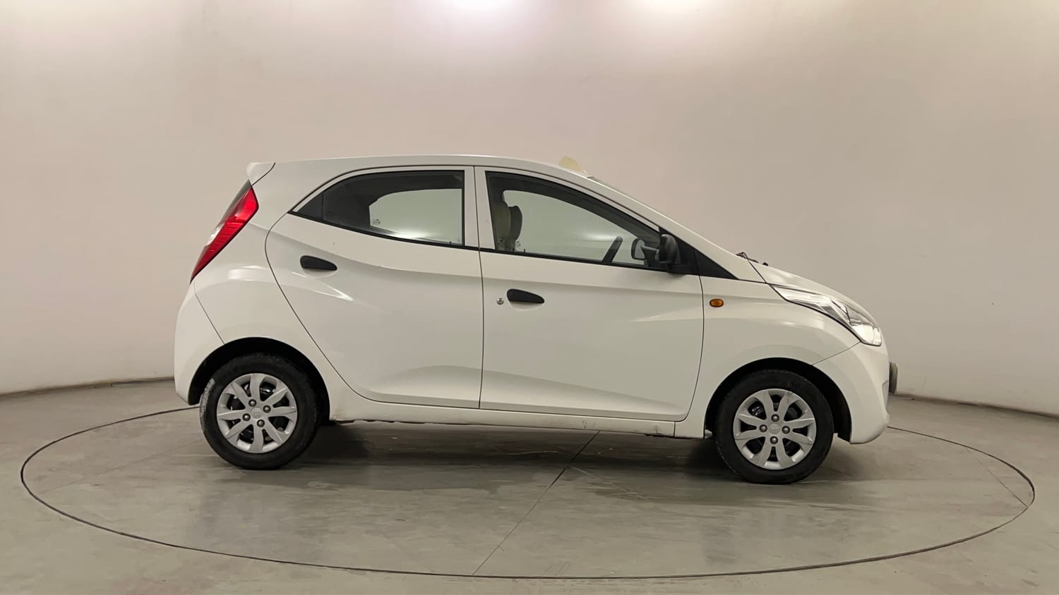 Used 2019 Hyundai Eon Magna + Petrol Manual exterior RIGHT SIDE VIEW