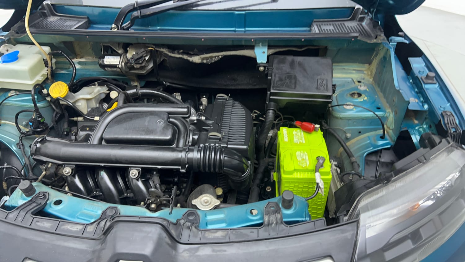 Used 2020 Renault Kwid RXT 1.0 Opt Petrol Manual engine ENGINE LEFT SIDE VIEW
