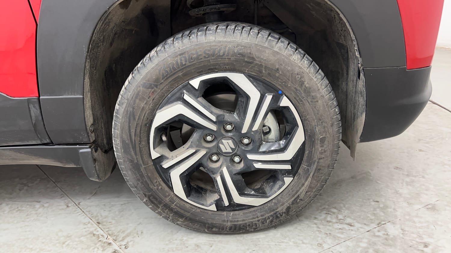 Used 2025 Maruti Suzuki Brezza ZXi Plus AT Petrol Automatic tyres RIGHT FRONT TYRE RIM VIEW