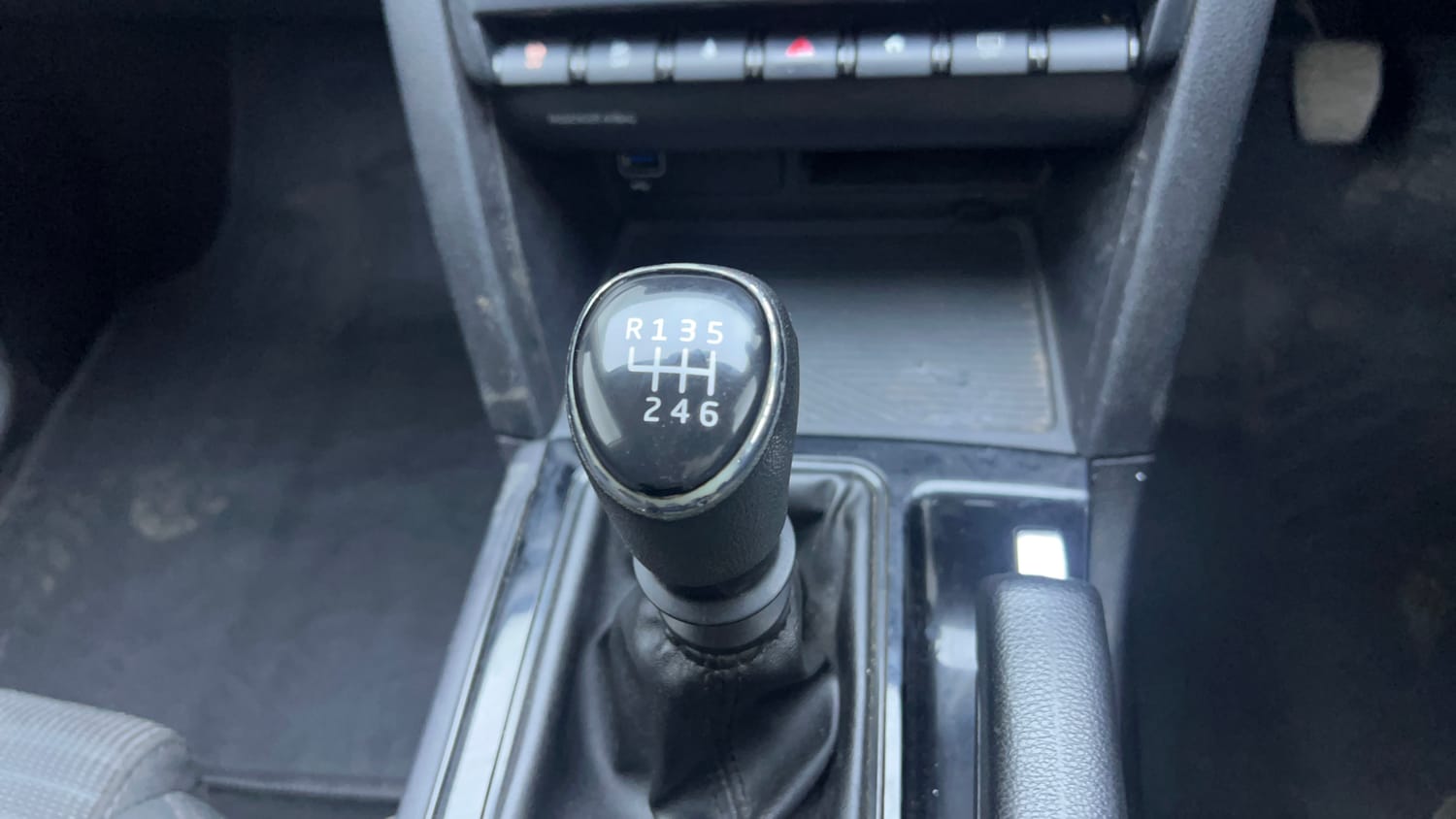 Used 2022 Mahindra XUV700 AX 5 Petrol MT 7 STR Petrol Manual interior GEAR  KNOB VIEW