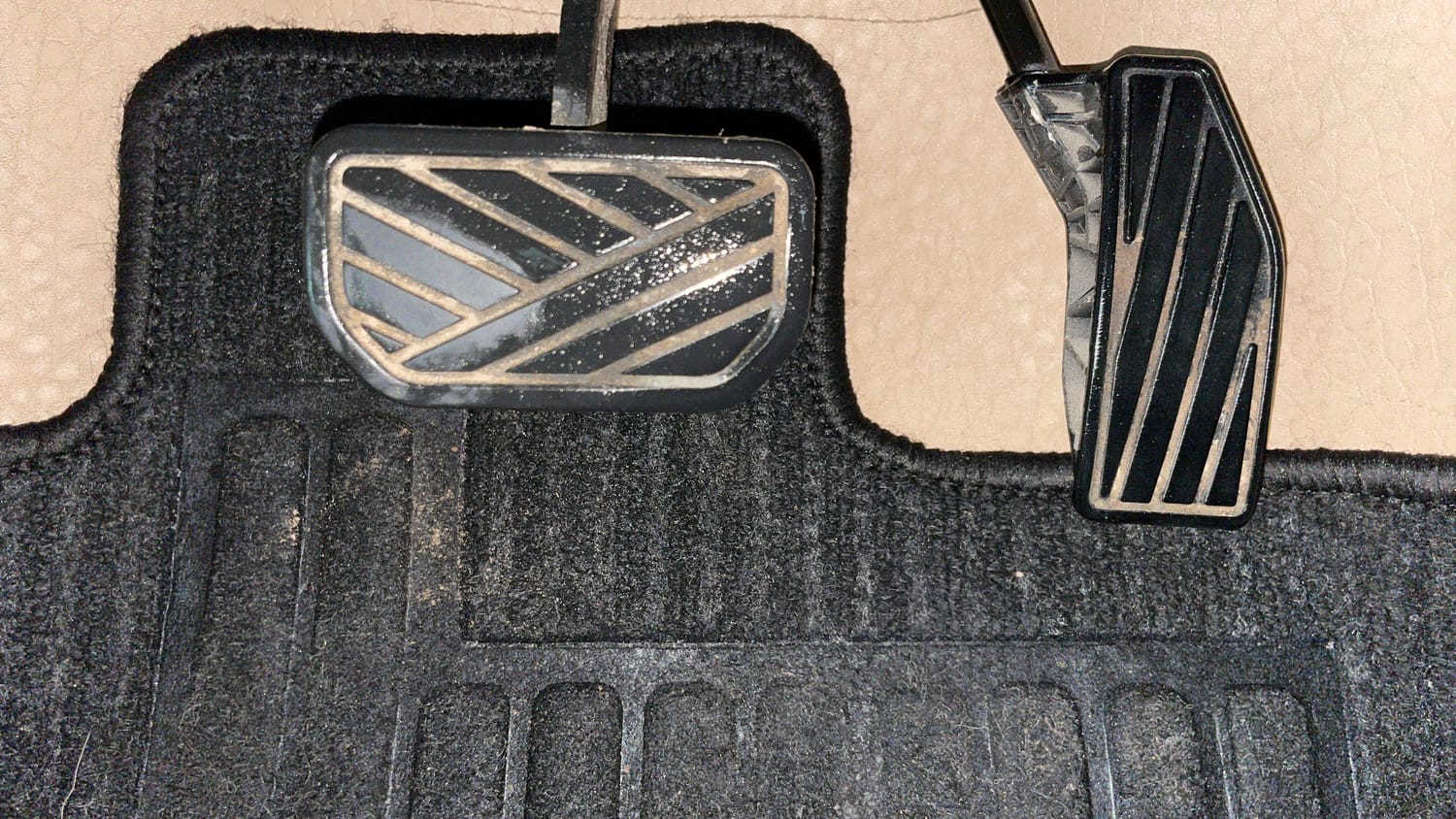 Used 2019 Maruti Suzuki Dzire VXi AMT Petrol Automatic interior PEDALS VIEW