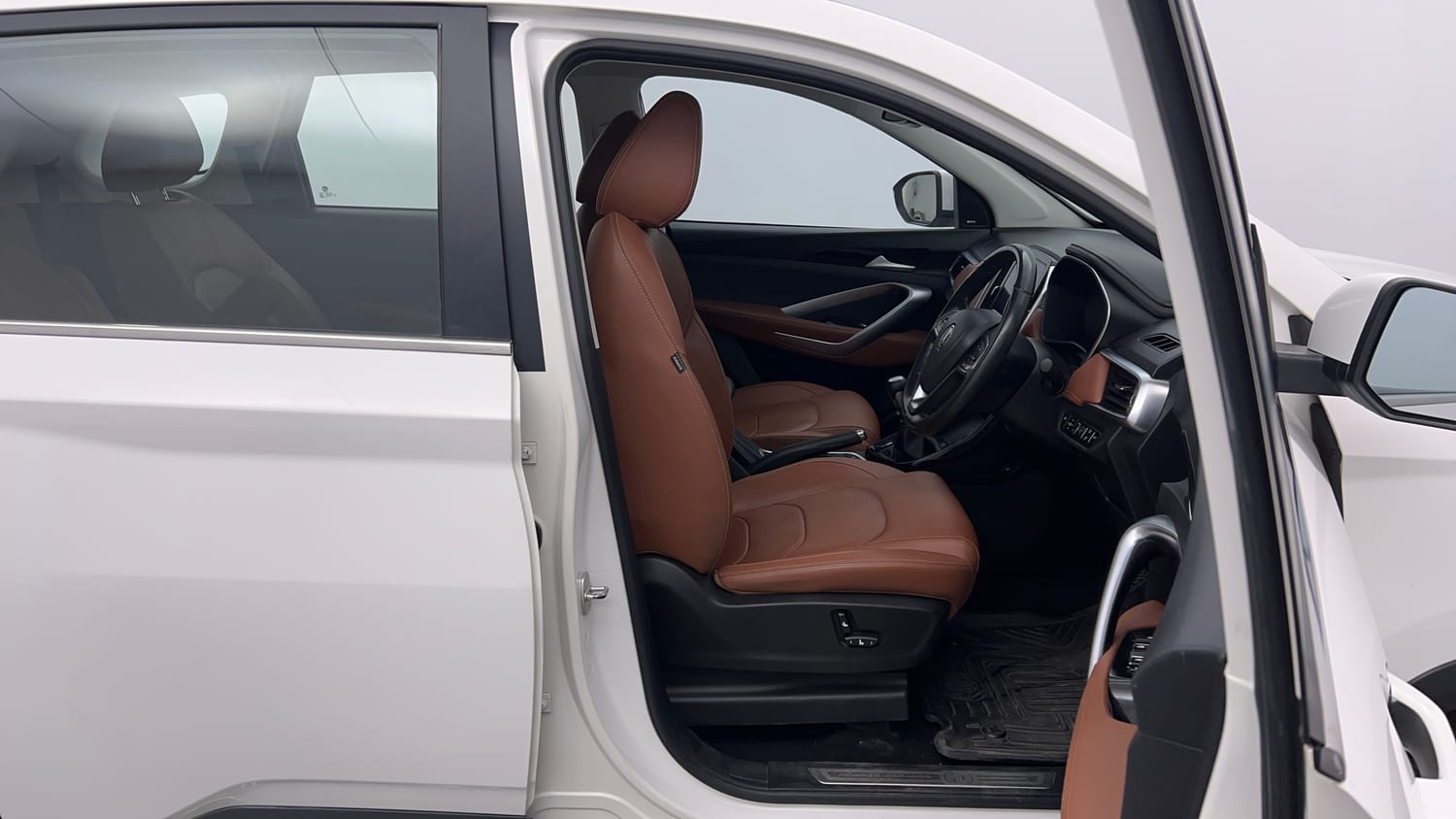Used 2021 MG Motors Hector Plus Sharp 2.0 Diesel Turbo MT 6-STR Diesel Manual interior RIGHT SIDE FRONT DOOR CABIN VIEW