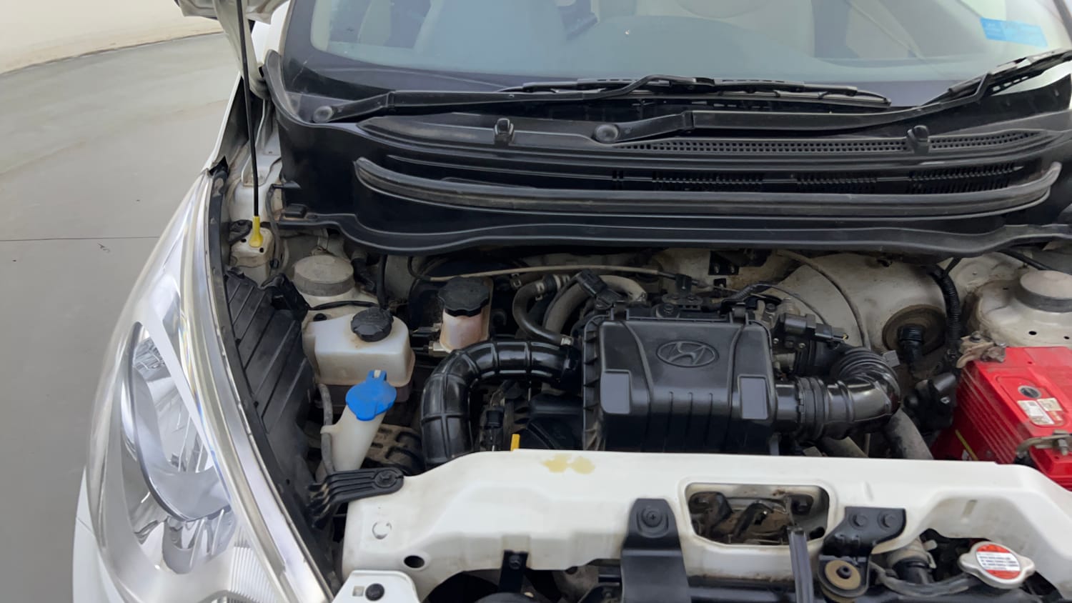 Used 2018 Hyundai Eon Era + Petrol Manual engine ENGINE RIGHT SIDE HINGE & APRON VIEW