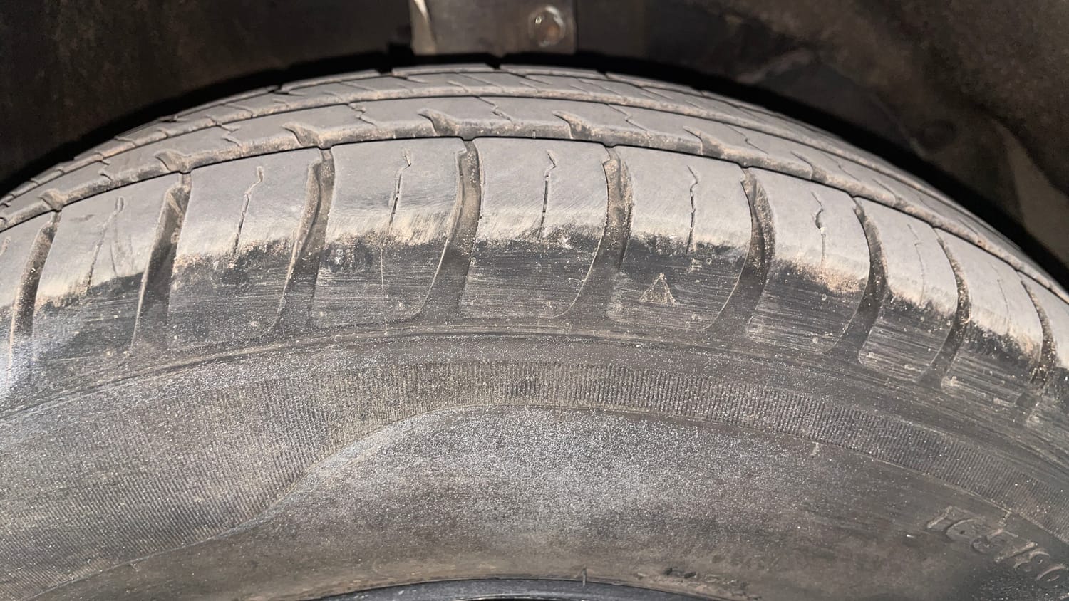 Used 2018 Maruti Suzuki Dzire VXi AMT Petrol Automatic tyres RIGHT FRONT TYRE TREAD VIEW