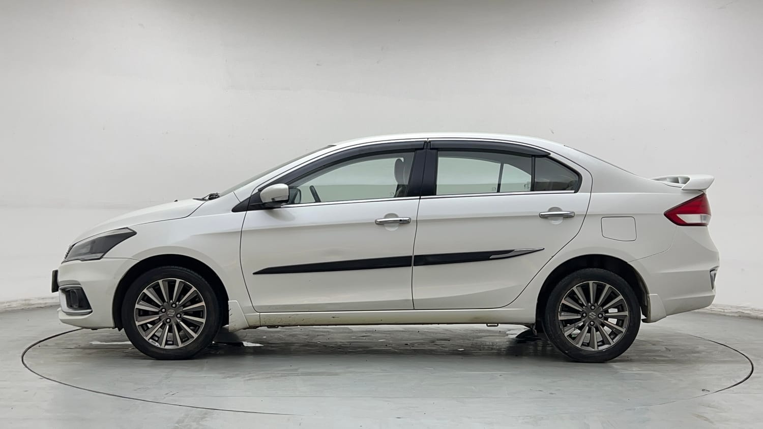 Used 2022 Maruti Suzuki Ciaz Alpha 1.5 AT Petrol Automatic exterior LEFT SIDE VIEW