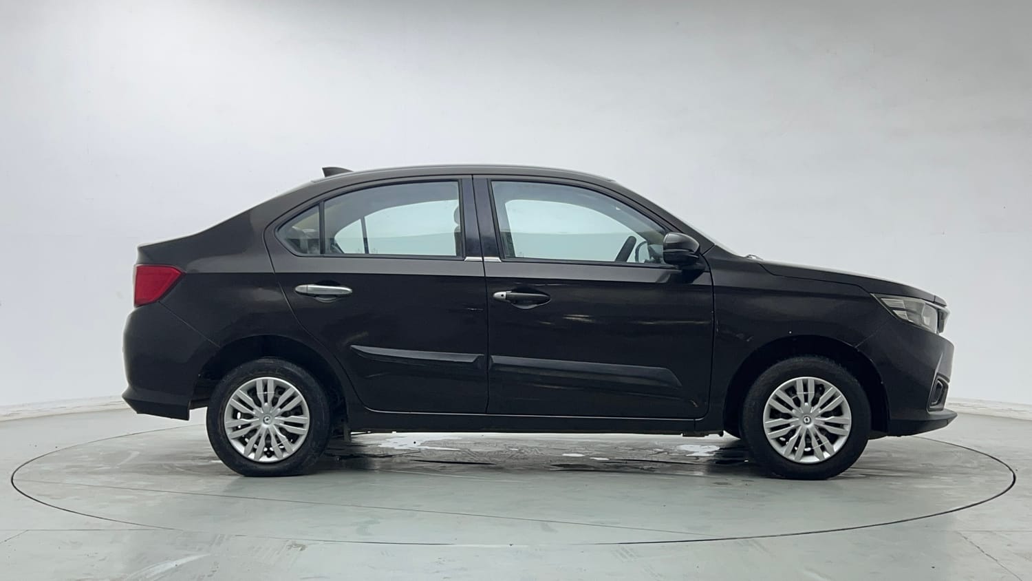 Used 2020 Honda Amaze 1.2 S MT Petrol Petrol Manual exterior RIGHT SIDE VIEW