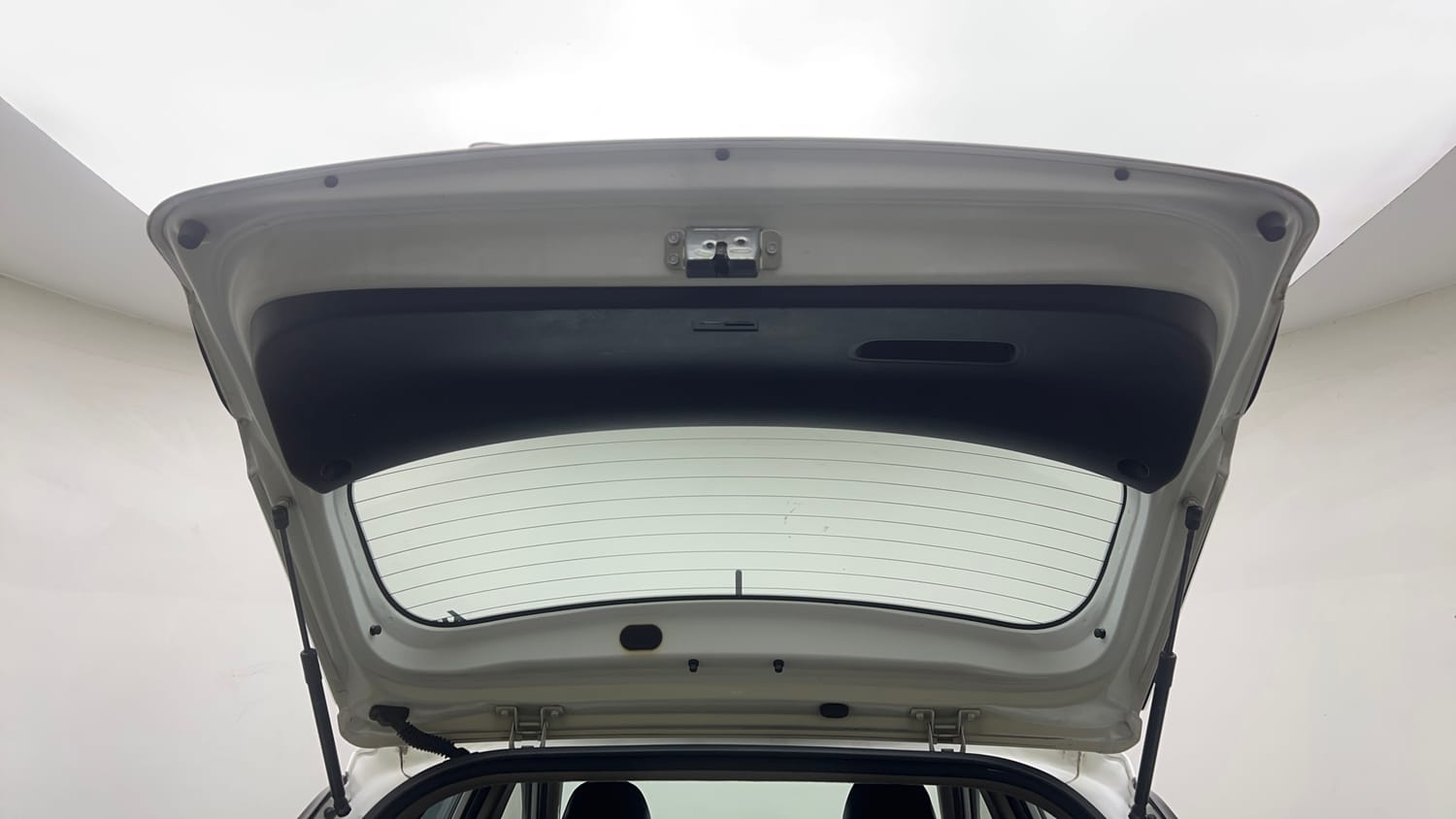 Used 2019 Hyundai Elite i20 Sportz Plus 1.2 Petrol Manual interior DICKY DOOR OPEN VIEW