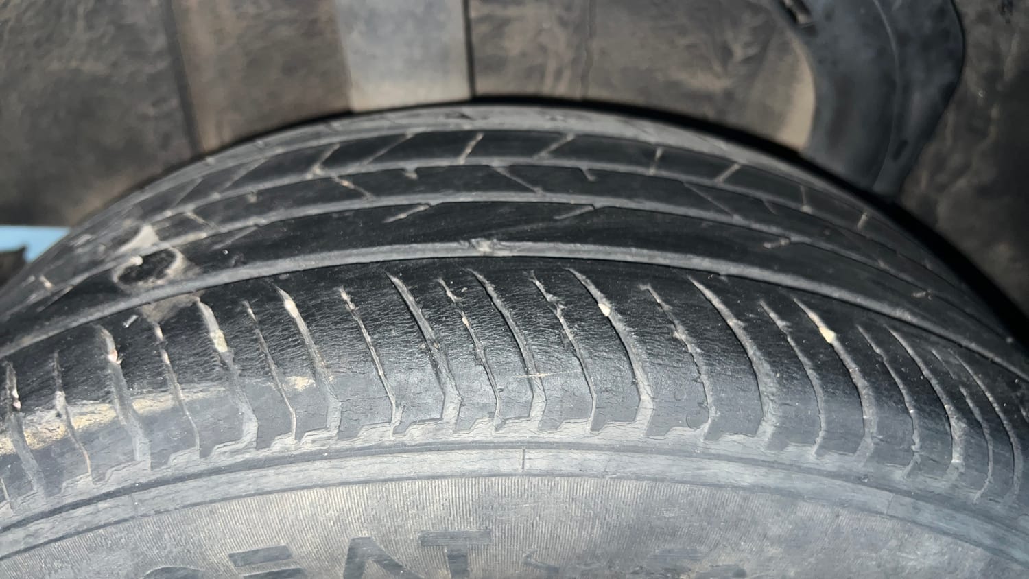 Used 2021 Renault Kiger RXT 1.0 Turbo MT Petrol Manual tyres RIGHT REAR TYRE TREAD VIEW