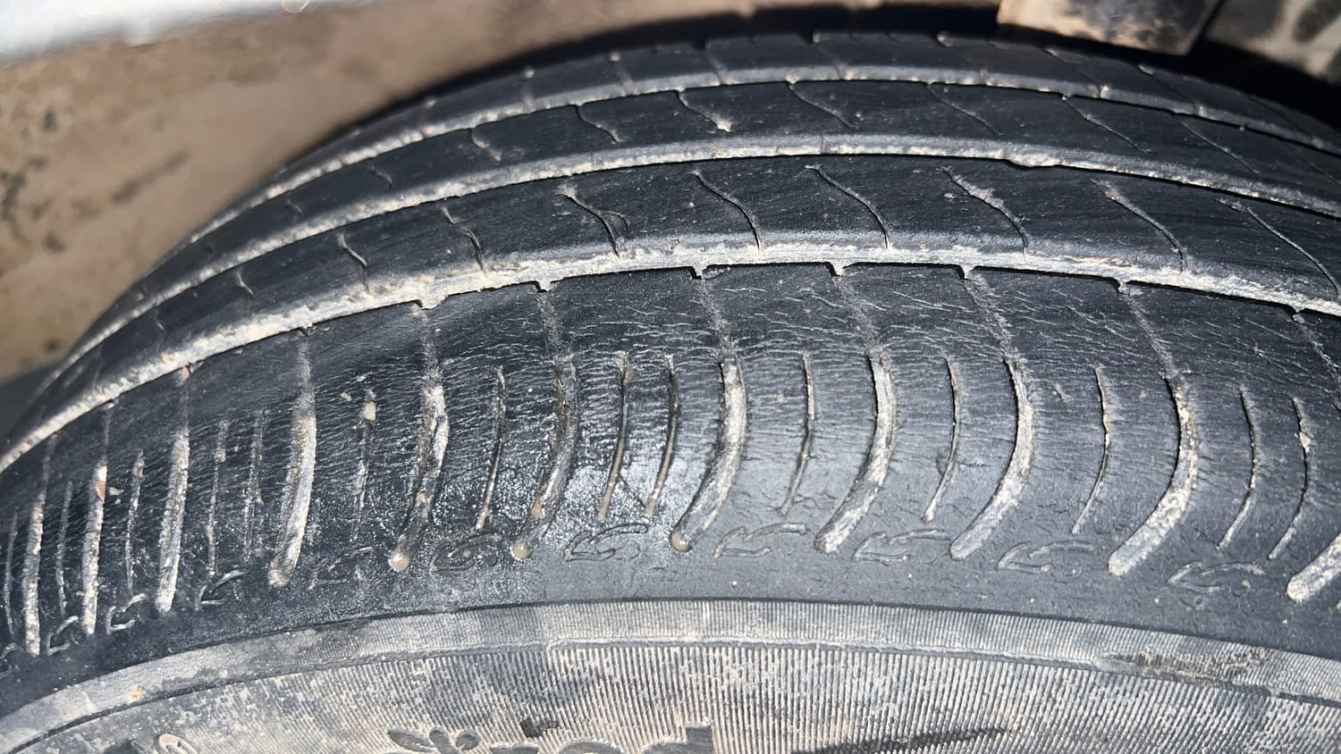 Used 2023 Maruti Suzuki Wagon R VXI 1.0 Petrol Manual tyres RIGHT FRONT TYRE TREAD VIEW
