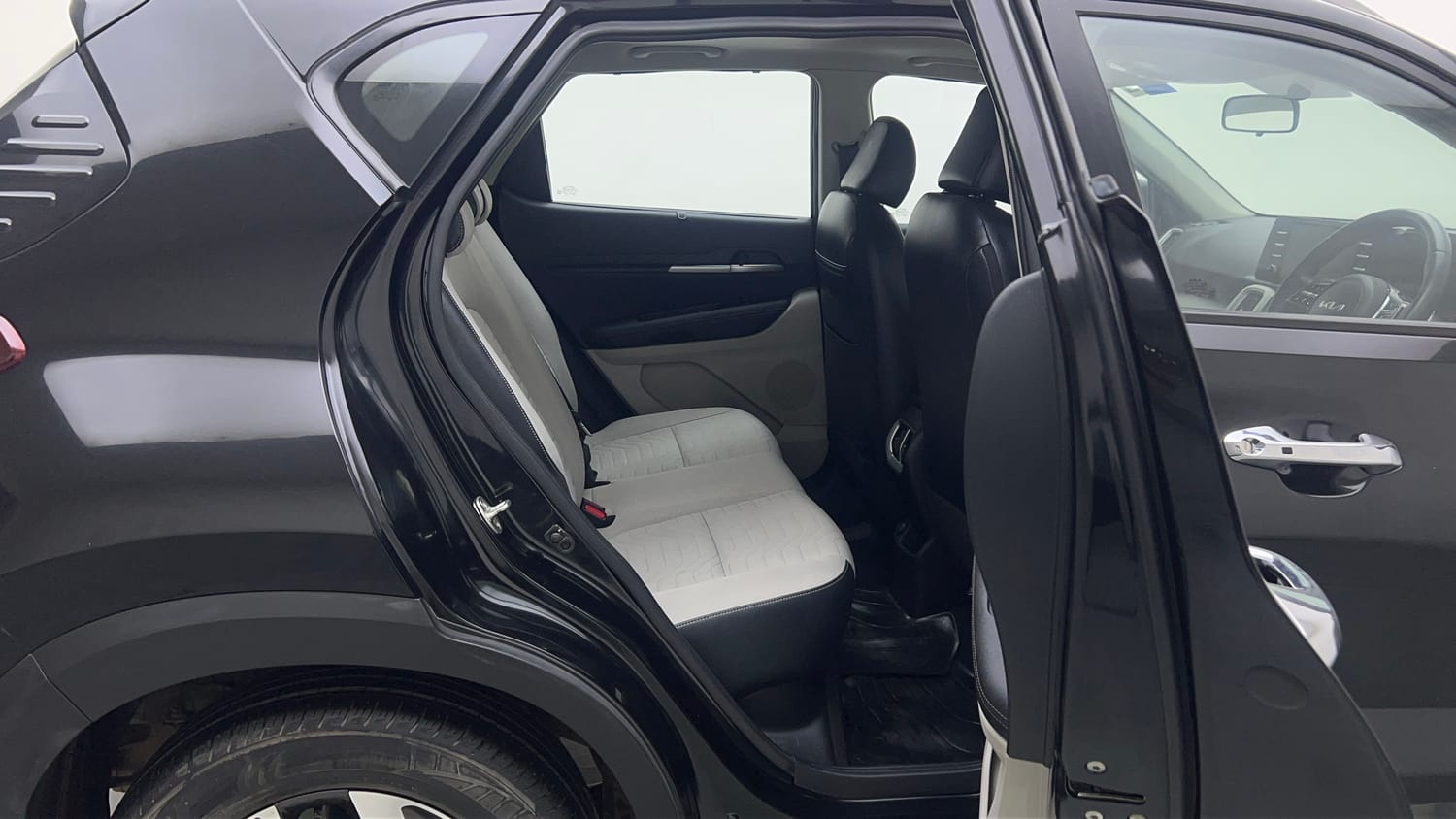 Used 2023 Kia Sonet HTX 1.0 DCT Petrol Automatic interior RIGHT SIDE REAR DOOR CABIN VIEW