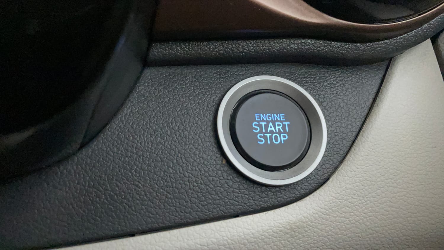 Used 2020 Hyundai Aura SX Plus 1.2 AMT Petrol Petrol Automatic top_features Keyless start