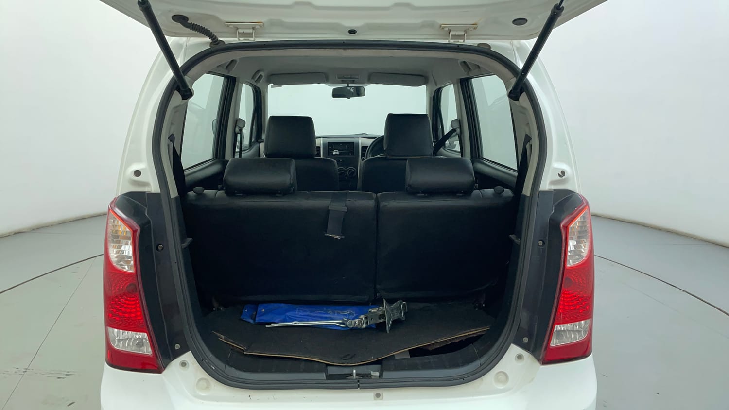 Used 2013 Maruti Suzuki Wagon R LXI Petrol Manual interior DICKY INSIDE VIEW
