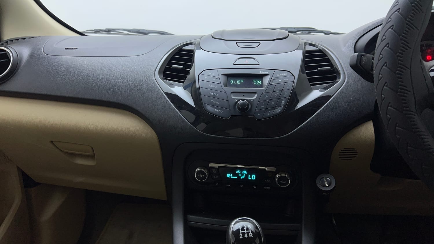 Used 2018 Ford Figo Aspire Titanium 1.2 Ti-VCT Petrol Manual interior MUSIC SYSTEM & AC CONTROL VIEW