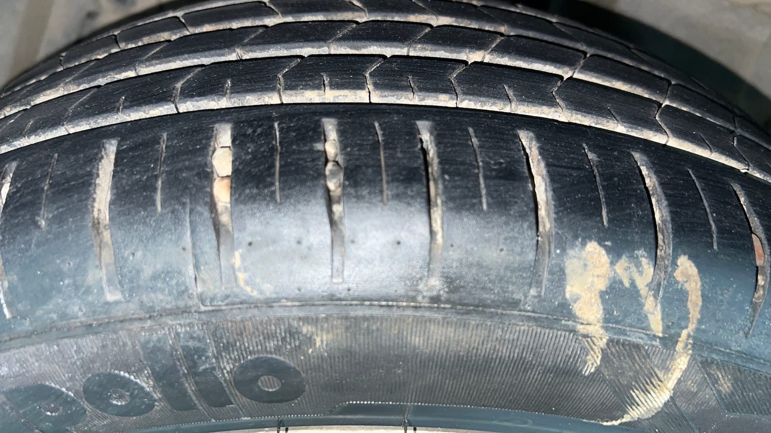 Used 2020 Maruti Suzuki Ciaz Alpha Hybrid 1.5 Petrol Manual tyres LEFT FRONT TYRE TREAD VIEW