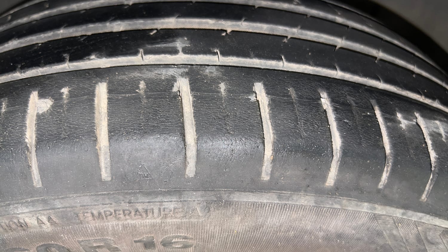 Used 2022 Volkswagen Taigun GT 1.5 TSI MT Petrol Manual tyres RIGHT FRONT TYRE TREAD VIEW