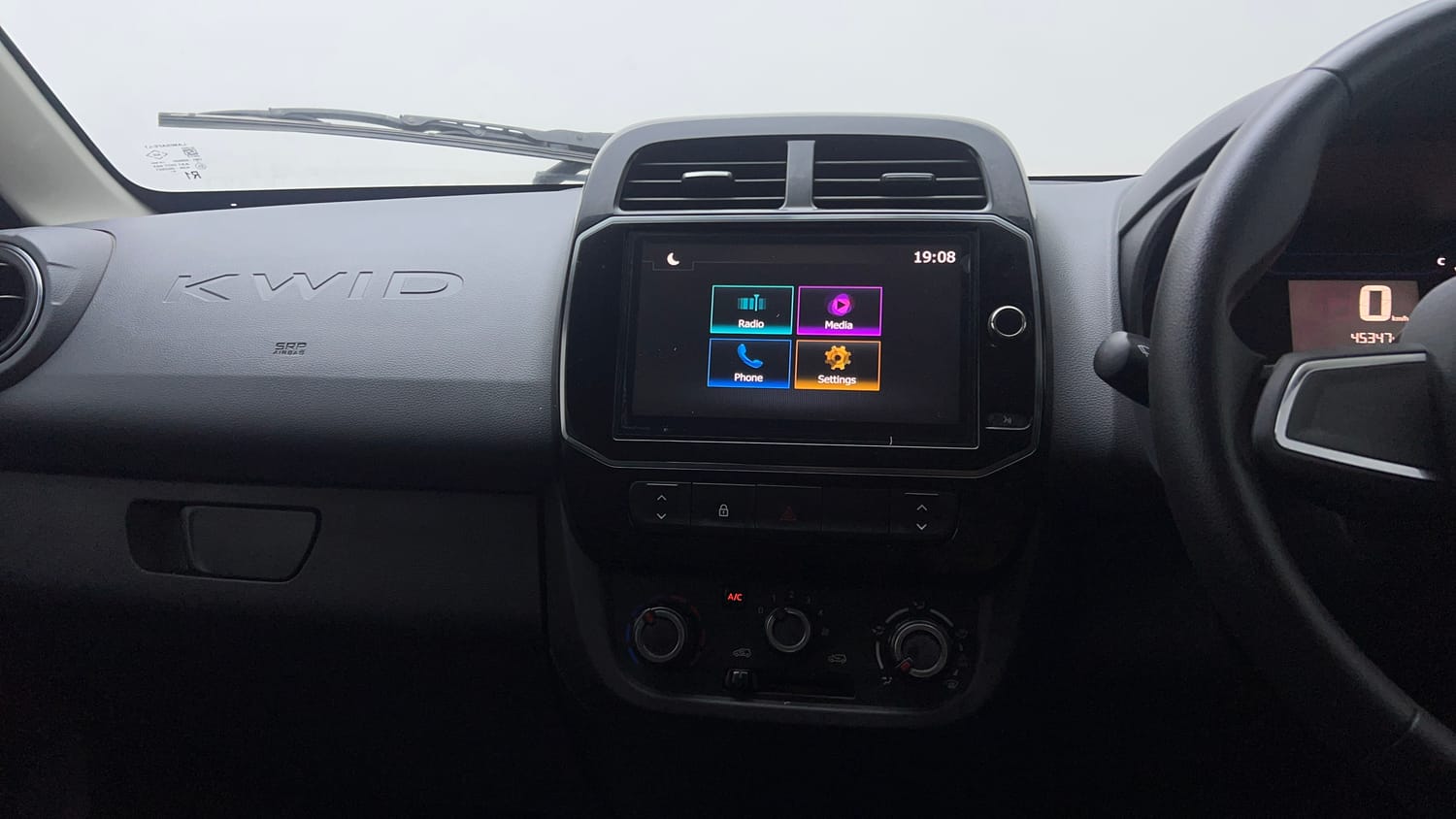 Used 2020 Renault Kwid RXT 1.0 Opt Petrol Manual interior MUSIC SYSTEM & AC CONTROL VIEW