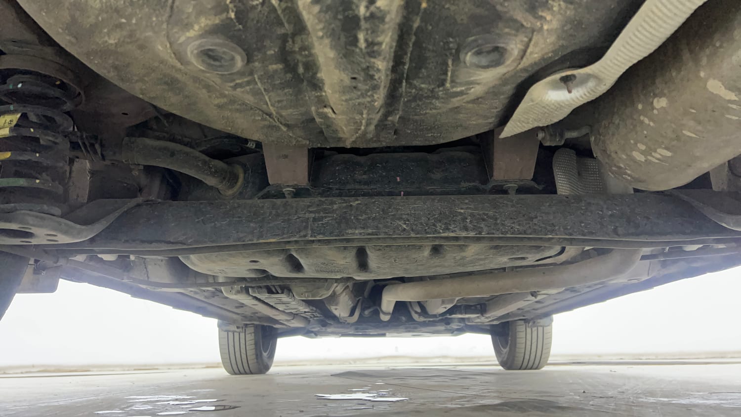 Used 2022 Hyundai Venue SX (O) 1.5 CRDi Diesel Manual extra REAR UNDERBODY VIEW (TAKEN FROM REAR)
