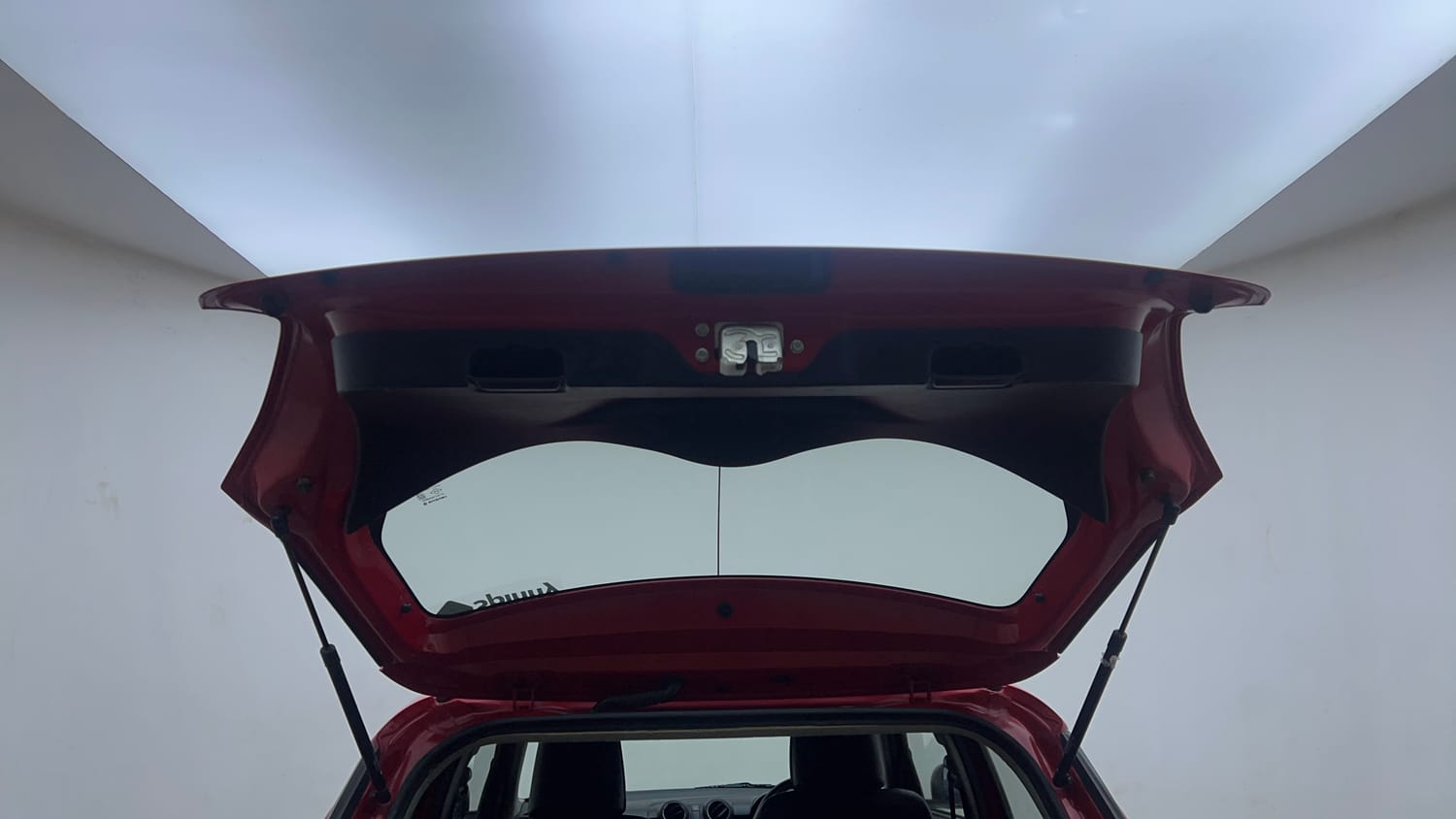 Used 2019 Maruti Suzuki Swift VDi Diesel Manual interior DICKY DOOR OPEN VIEW