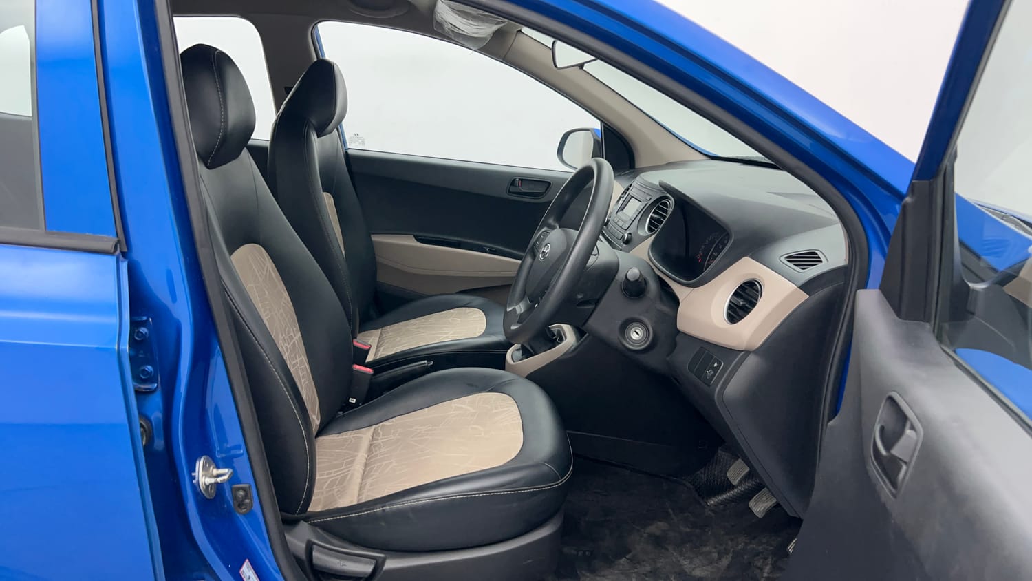 Used 2019 Hyundai Grand i10 Magna 1.2 Kappa VTVT Petrol Manual interior RIGHT SIDE FRONT DOOR CABIN VIEW
