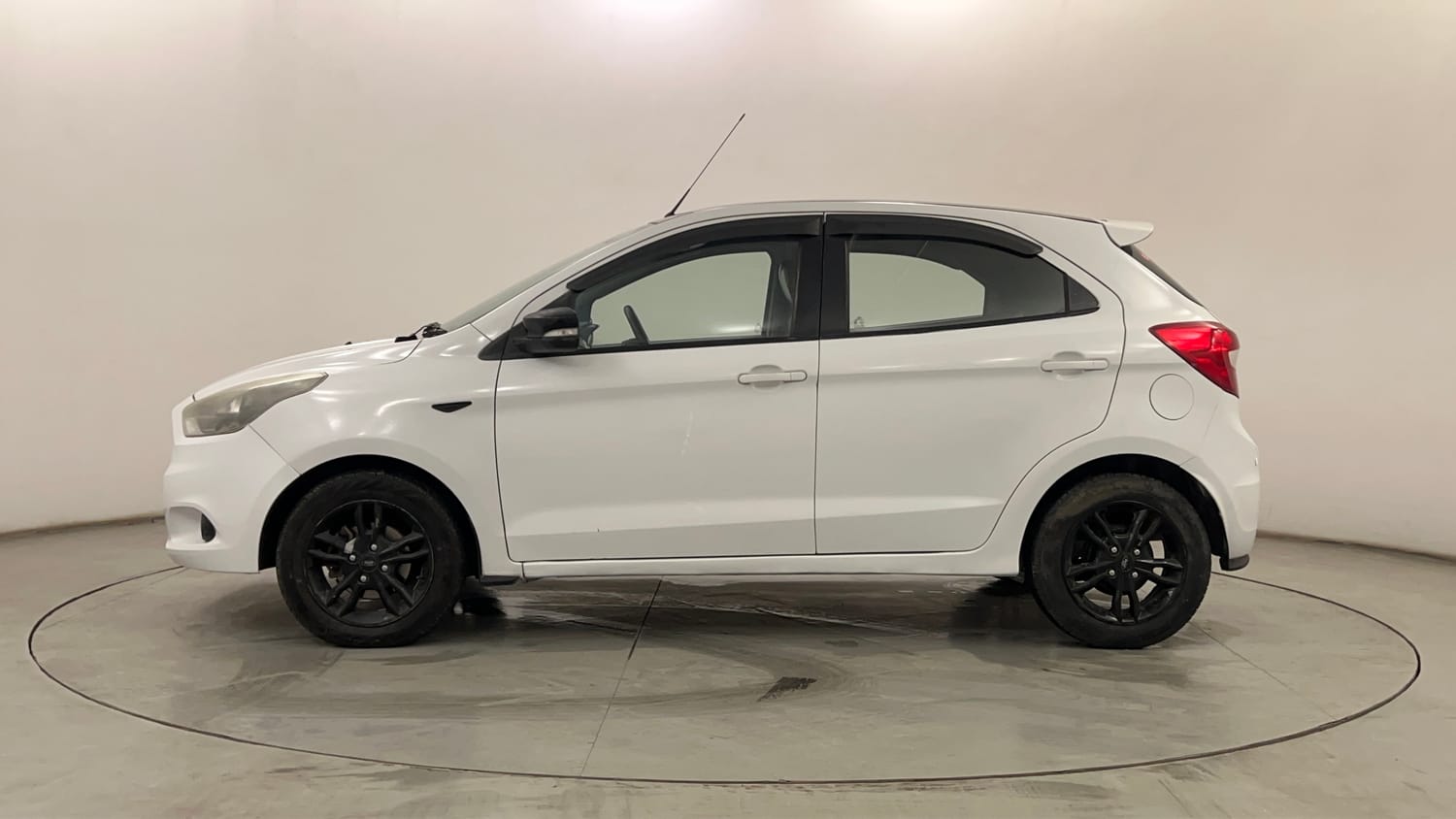 Used 2017 Ford Figo Titanium 1.2 Ti-VCT Petrol Manual exterior LEFT SIDE VIEW