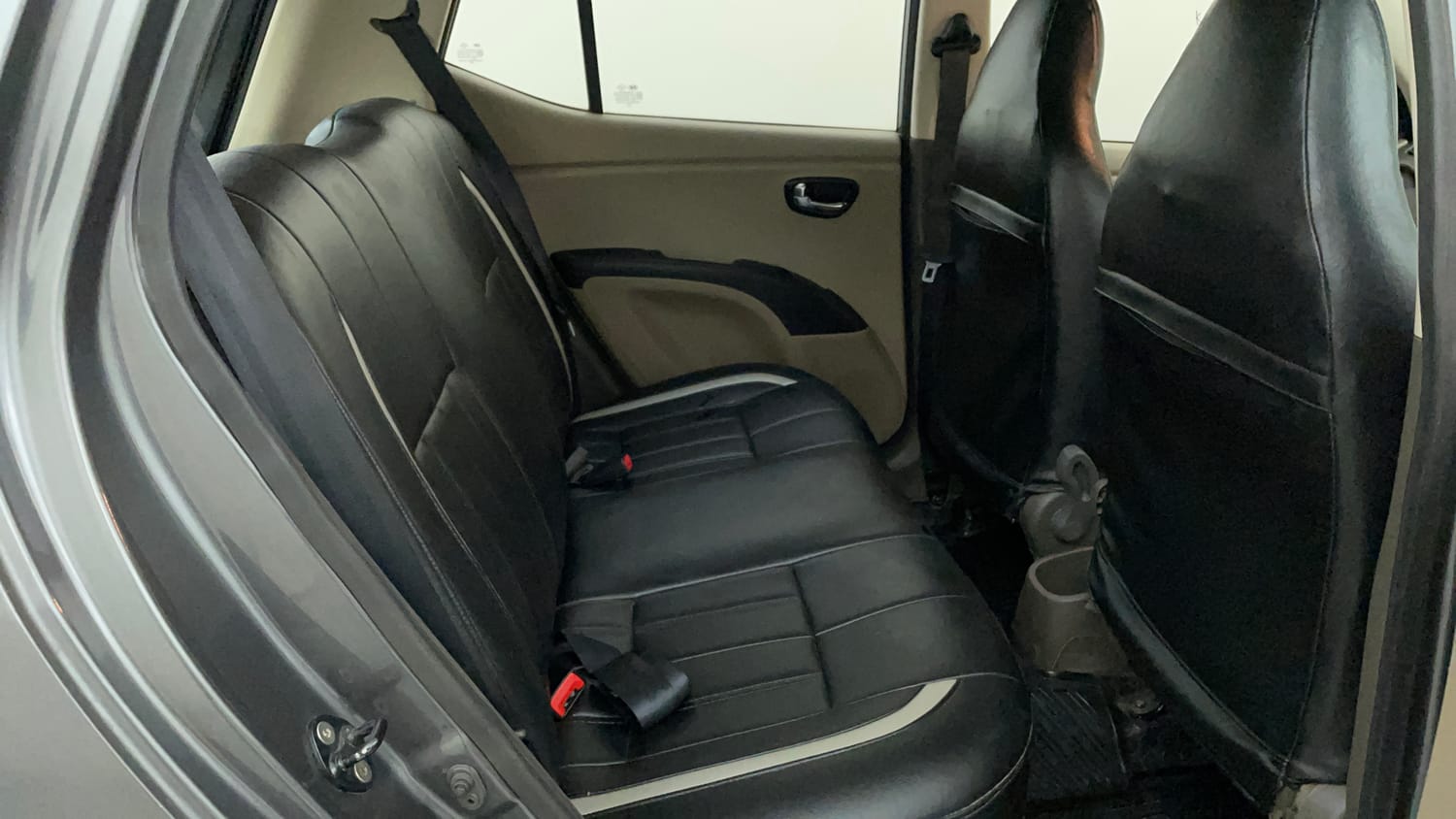 Used 2013 Hyundai i10 Magna 1.2 Kappa2 Petrol Manual interior RIGHT SIDE REAR DOOR CABIN VIEW