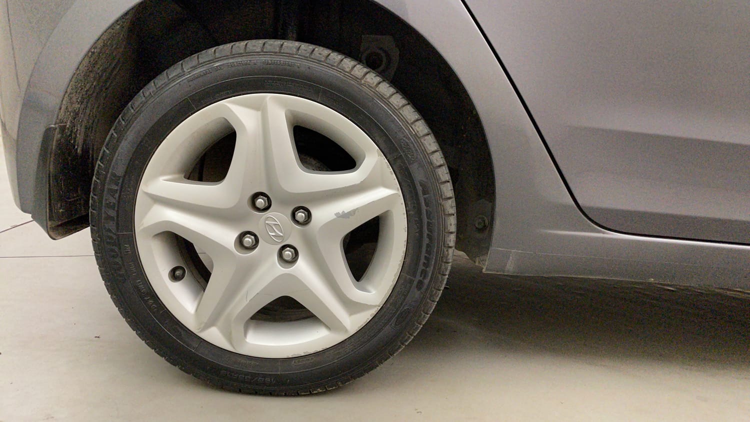 Used 2017 Hyundai Elite i20 Asta 1.2 Petrol Manual tyres RIGHT REAR TYRE RIM VIEW