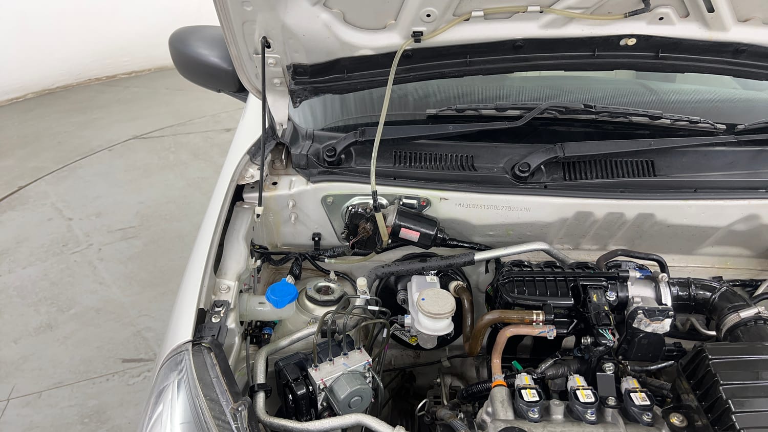 Used 2023 Maruti Suzuki Alto 800 VXi Petrol Manual engine ENGINE RIGHT SIDE HINGE & APRON VIEW