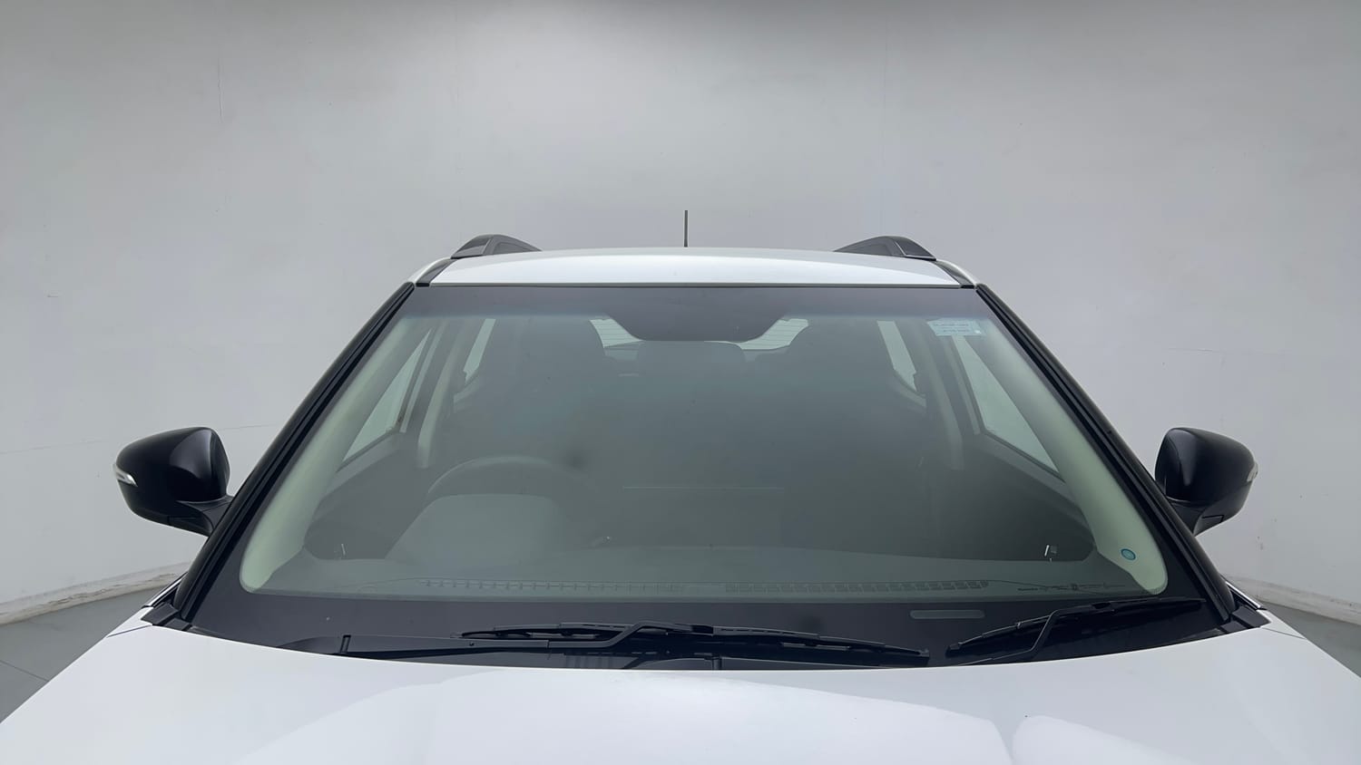 Used 2025 Mahindra XUV 3XO AX5 1.2 Petrol Petrol Manual exterior FRONT WINDSHIELD VIEW