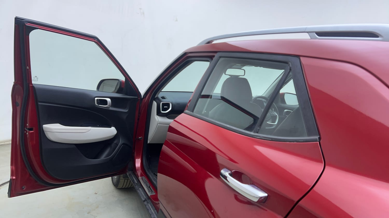 Used 2022 Hyundai Venue SX (O) 1.5 CRDi Diesel Manual interior LEFT FRONT DOOR OPEN VIEW