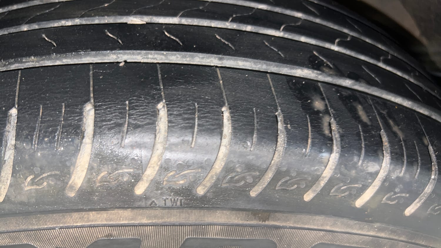 Used 2022 Kia Carens Prestige Plus 1.4 Petrol MT 7 STR Petrol Manual tyres LEFT REAR TYRE TREAD VIEW