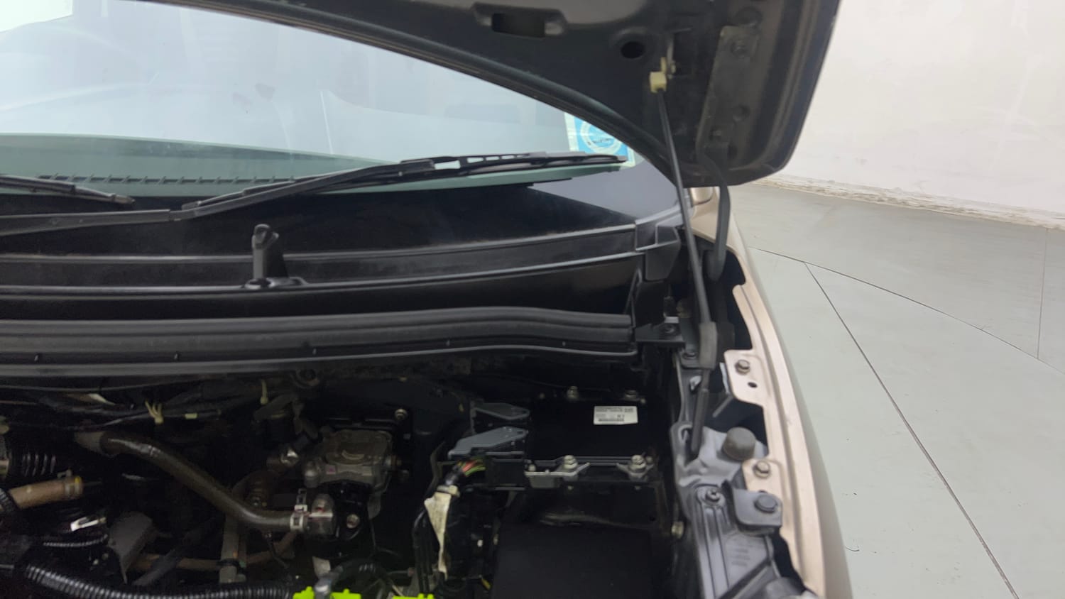 Used 2022 Maruti Suzuki Wagon R LXI 1.0 CNG Cng Manual engine ENGINE LEFT SIDE HINGE & APRON VIEW