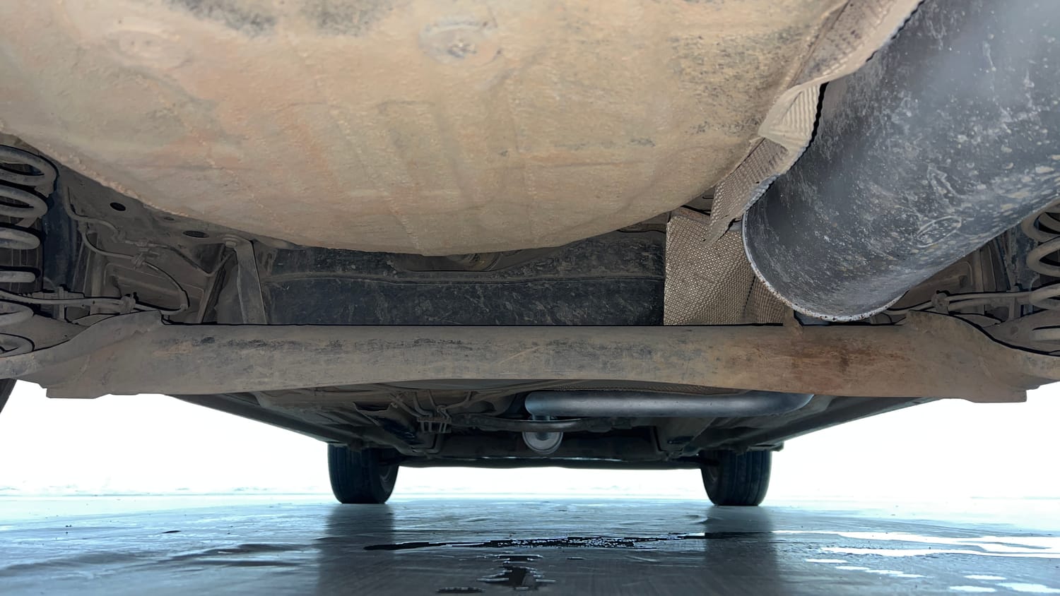 Used 2018 Ford Figo Aspire Titanium 1.2 Ti-VCT Petrol Manual extra REAR UNDERBODY VIEW (TAKEN FROM REAR)