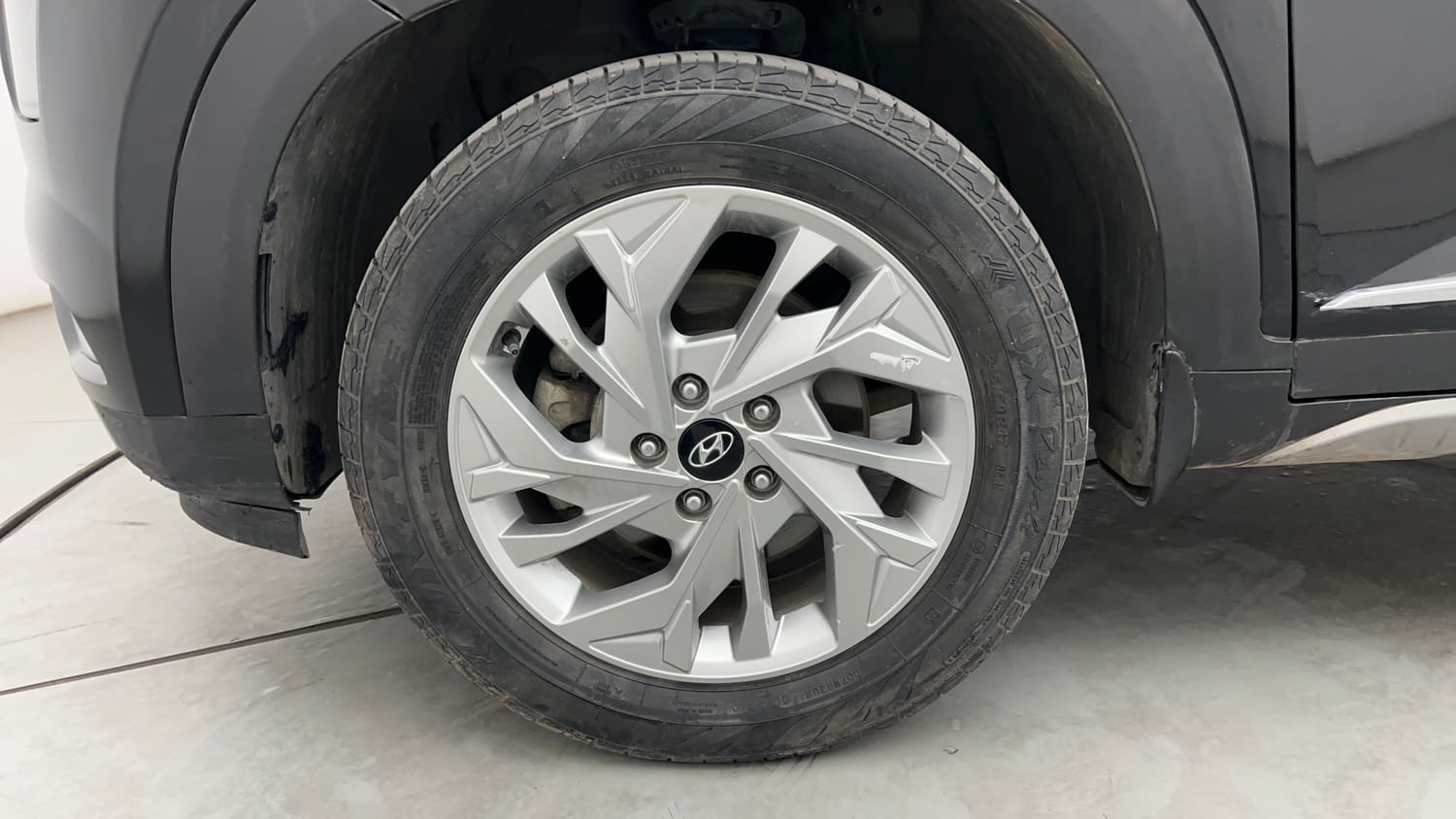 Used 2022 Hyundai Creta SX 1.5 Petrol Executive Petrol Manual tyres LEFT FRONT TYRE RIM VIEW